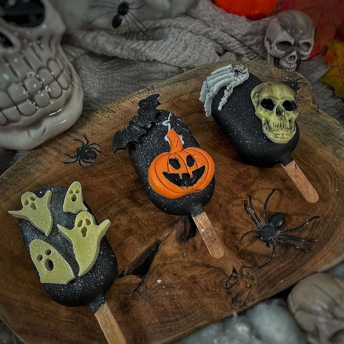 Skulls Silicone Mold Halloween Skull Molds for Baking Skeleton Silicone Mold for Cake Decoration Topper Chocolate Candy Cake Pop Popsicle Polymer Clay Crafts Set of 2
