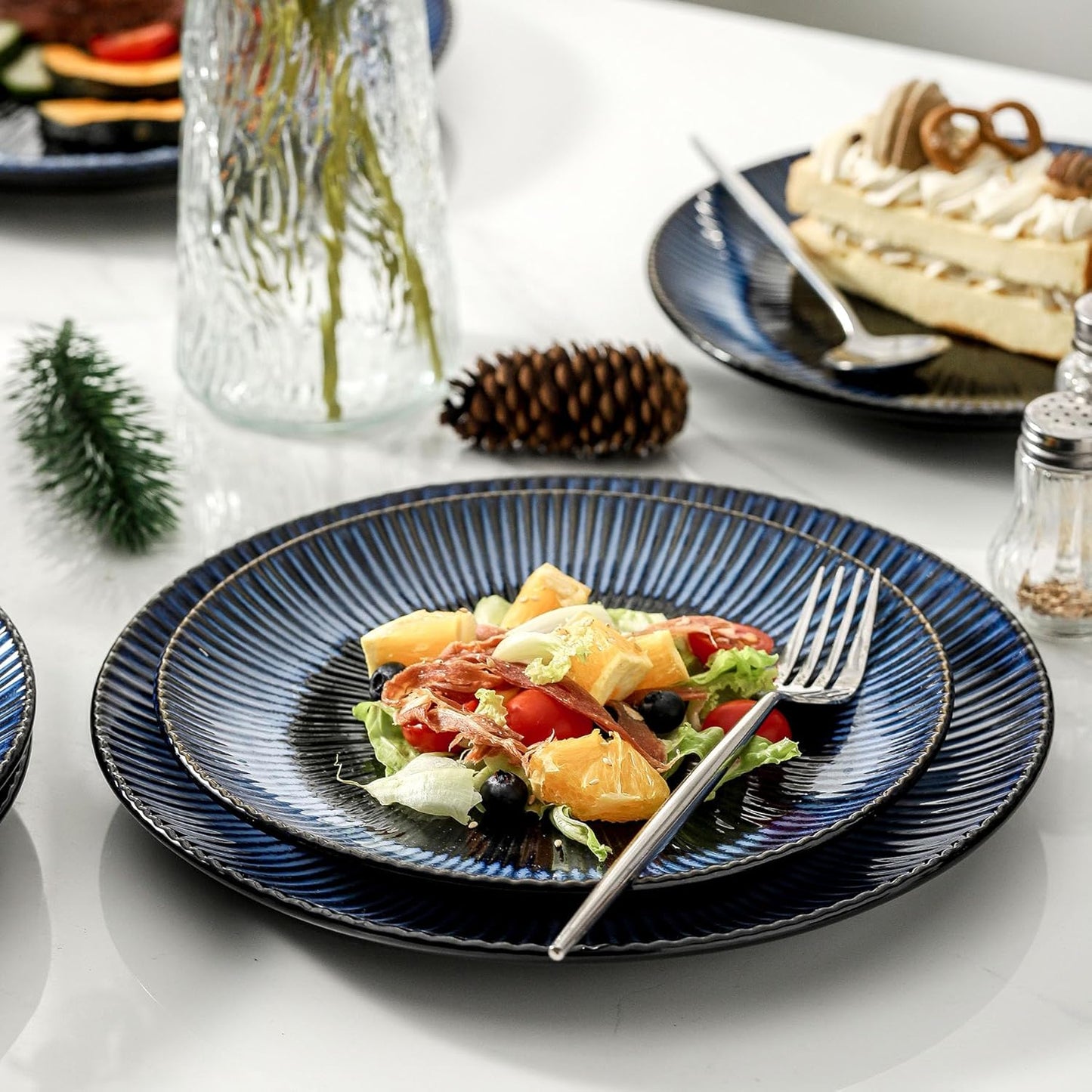 KOOV Ceramic Dinnerware Set of 16, Plates, Bowls, Cups for Party, Microwave & Dishwasher Safe, Reactive Glaze (Nebula Blue)
