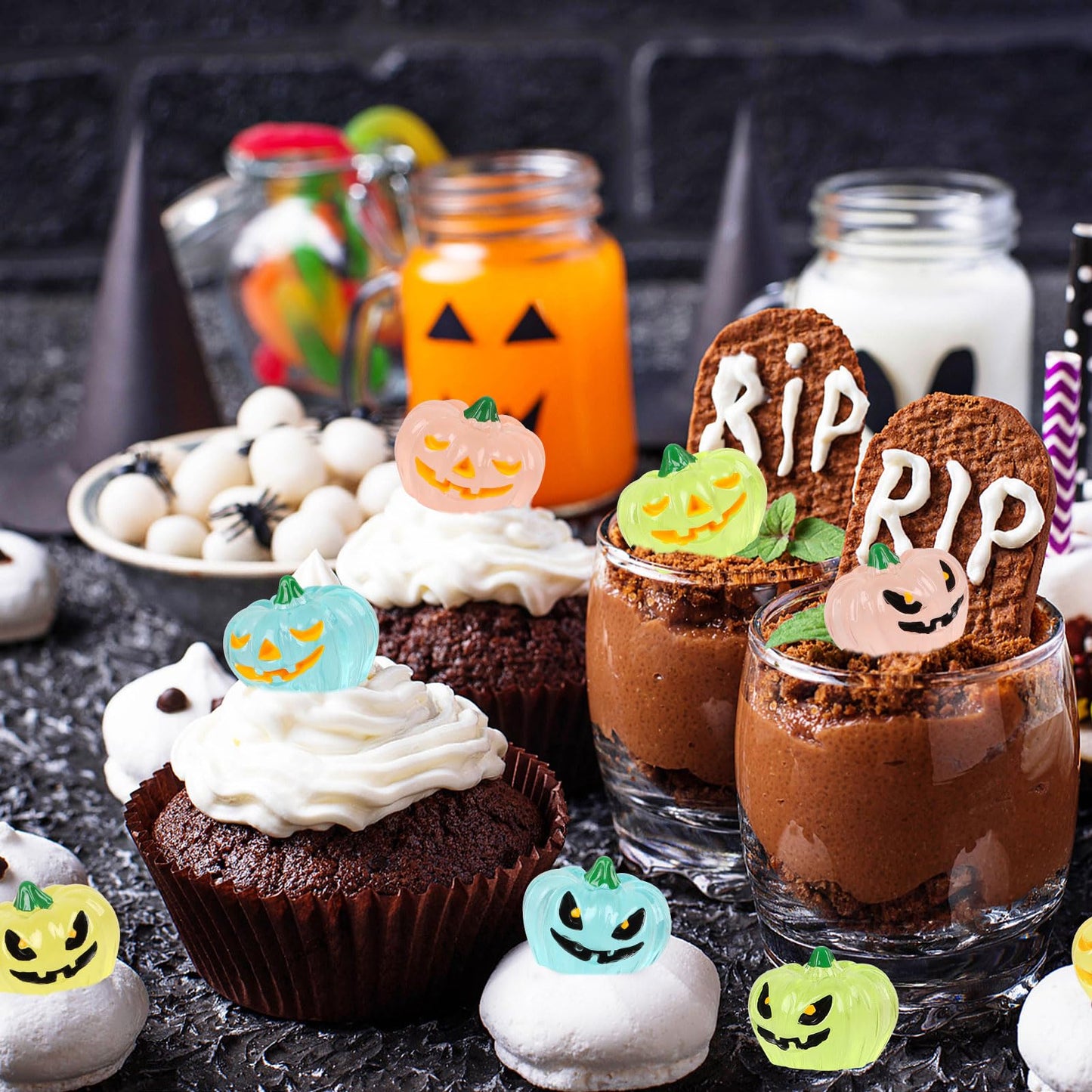 CCINEE 40Pcs Glow in The Dark Mini Pumpkins Halloween Luminous Miniature Pumpkins Halloween Mini Resin Decorations for Fall Halloween Party Gifts Home Cake Decoration