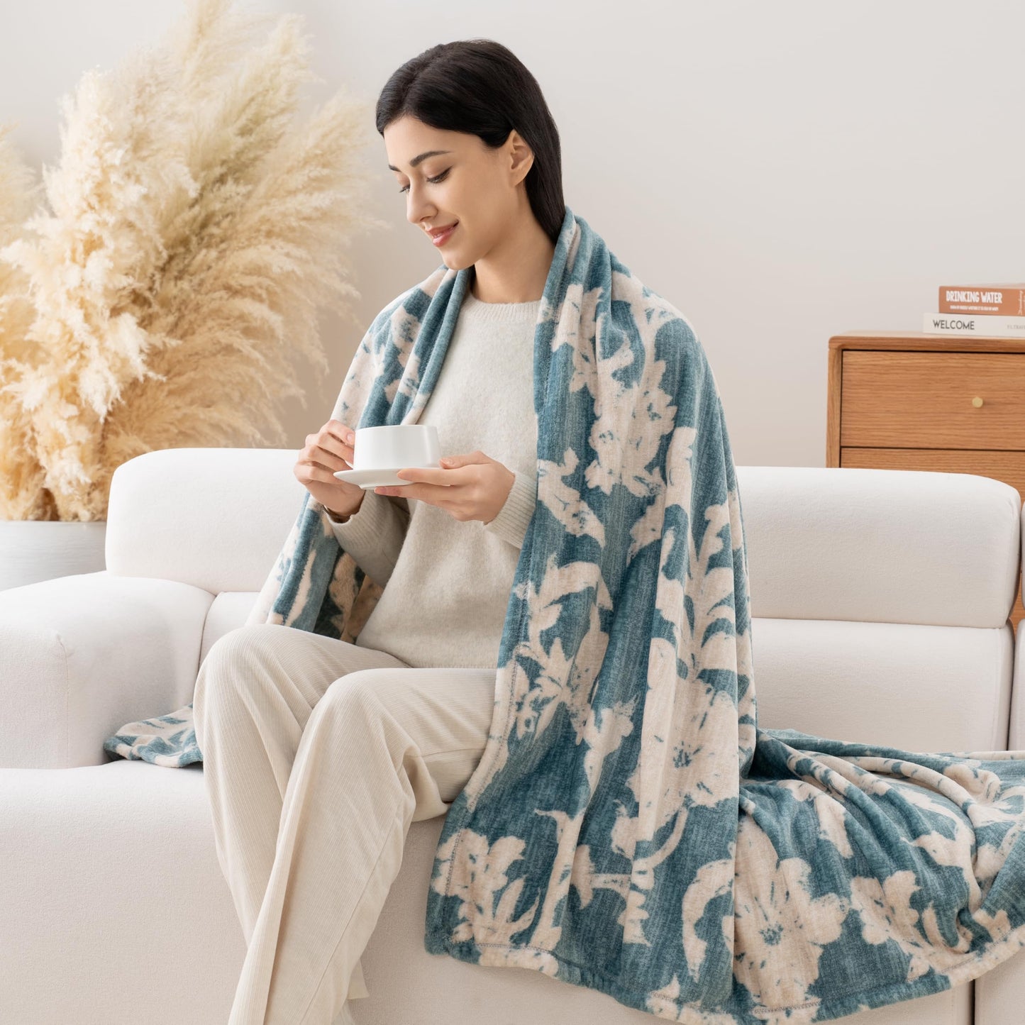 Sushing Luxury Printed Fleece Warm Throw Blanket, Soft Lightweight Velvety Plush Throw for Couch and Bed, Cozy Comfy for All Seasons(Blue Floral Silhouette, 50×70 Inches)