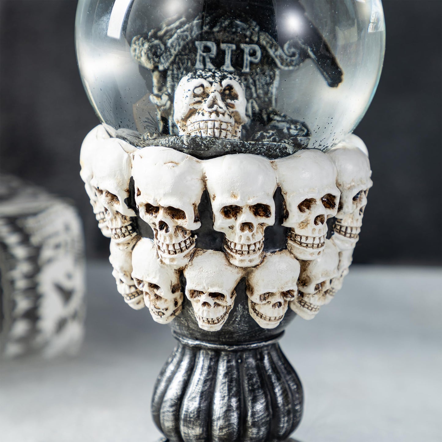 Glitzhome 100MM Halloween Stacked Skull Water Snow Globe, 7.25''H Poly Resin Stacked Skull Raven Waterglobe for Halloween Decor, Gothic Home Decoration, Spooky Gift, and Holiday Tabletop Decoration
