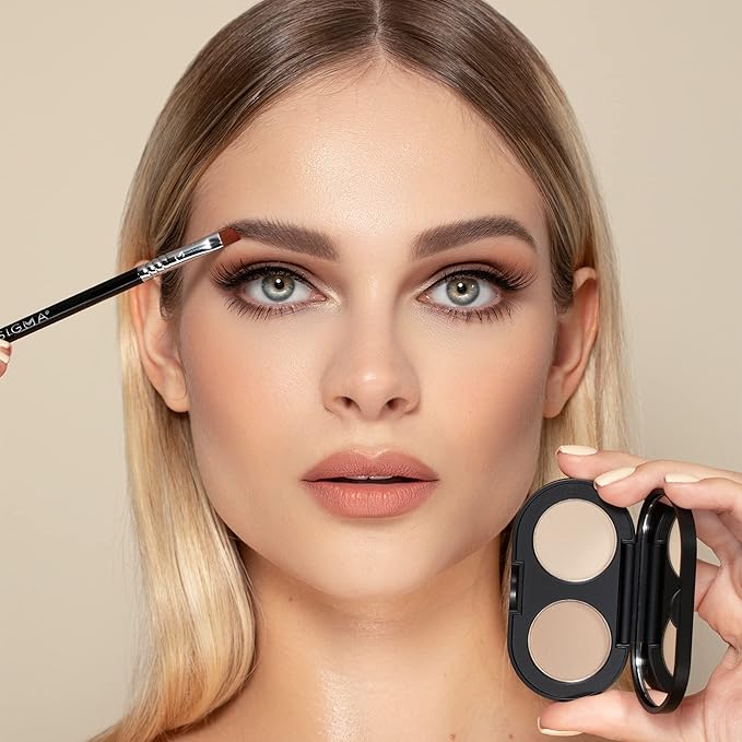 Sigma Beauty Color + Shape Brow Powder Duo - Eye Brow Palette for Natural, Defined Brows - Dark and Light Brow Powder to Tint and Highlight - Vegan, Paraban Free, Sulfate Free Brow Make Up - light