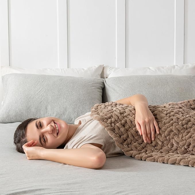 Maetoow Handmade 7 lb Soft Knitted Weighted Blanket, 40 x 60 Inch Breathable Chunky Knit Gravity Blanket Throw, Home Decor for Sofa Couch Bed, Brown