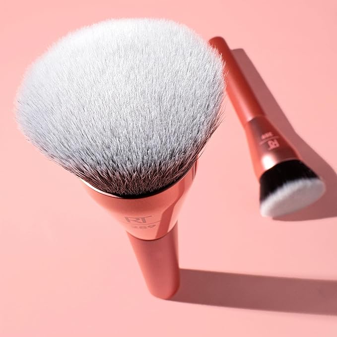 Real Techniques Glow Round Base Makeup Brush, For Liquid & Cream Makeup, Flat Top Foundation Brush For Buffing & Blending Up Coverage, Dense, Synthetic Bristles, Vegan & Cruelty Free, 1 Count