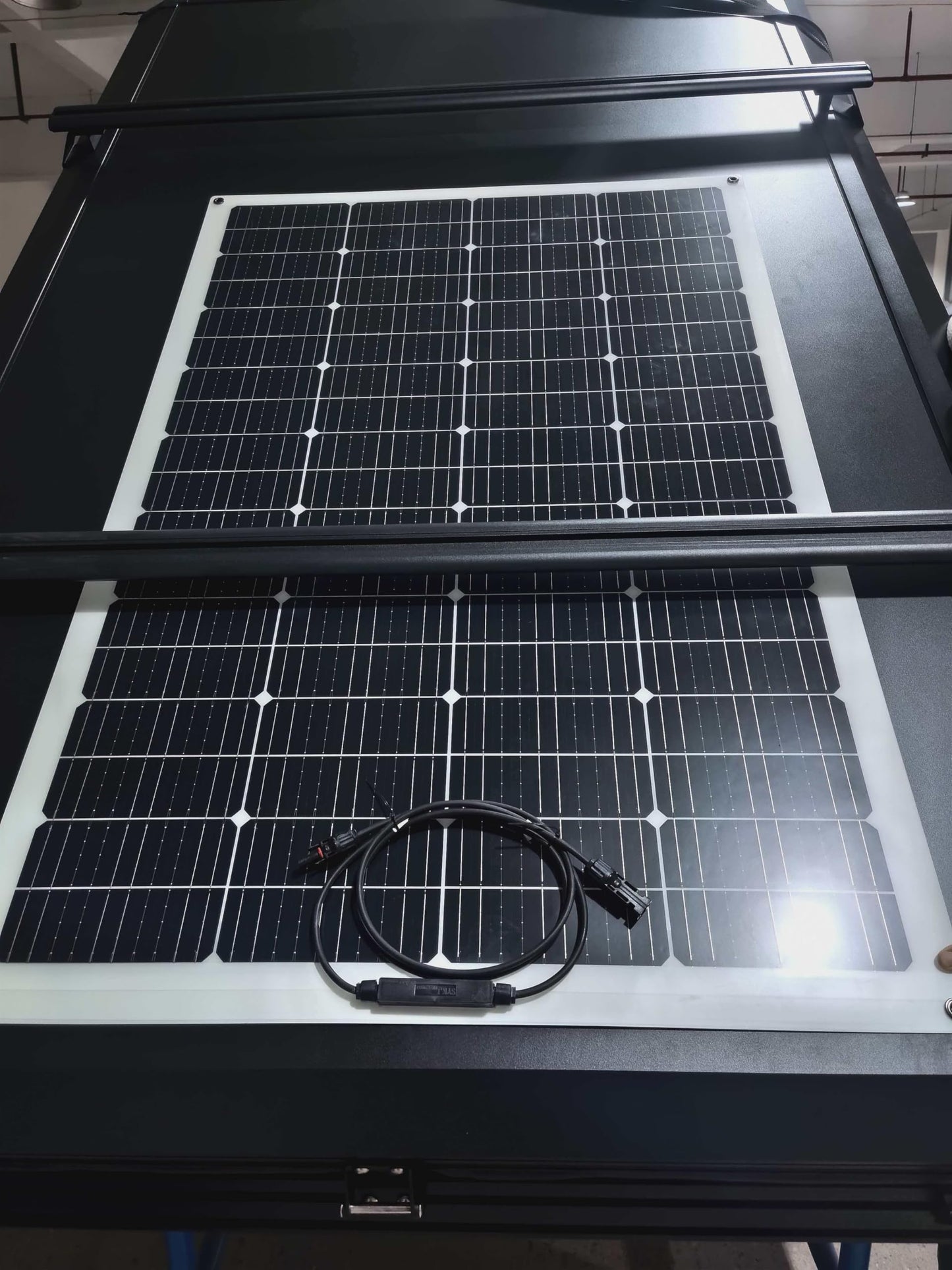 210 * 132 * 145cm Roof Top Tent with Solar Panels and Anderson Power Boxes