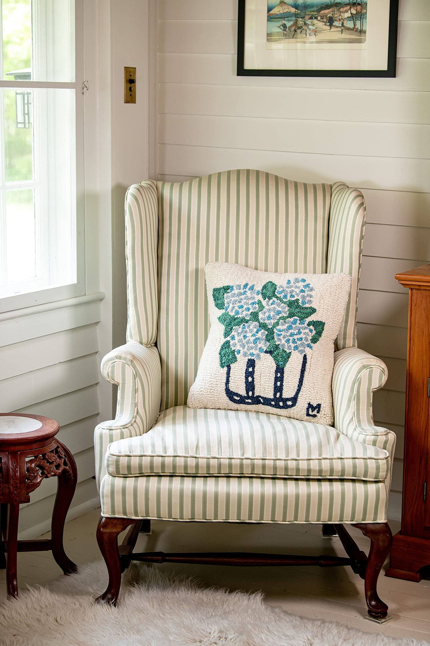 Chandler 4 Corners Artist-Designed Hydrangea Tote Hand-Hooked Wool Decorative Throw Pillow (18 in x 18 in) Flower Themed Pillow for Couches & Beds - Easy Care & Low Maintenance Floral, Garden Pillow