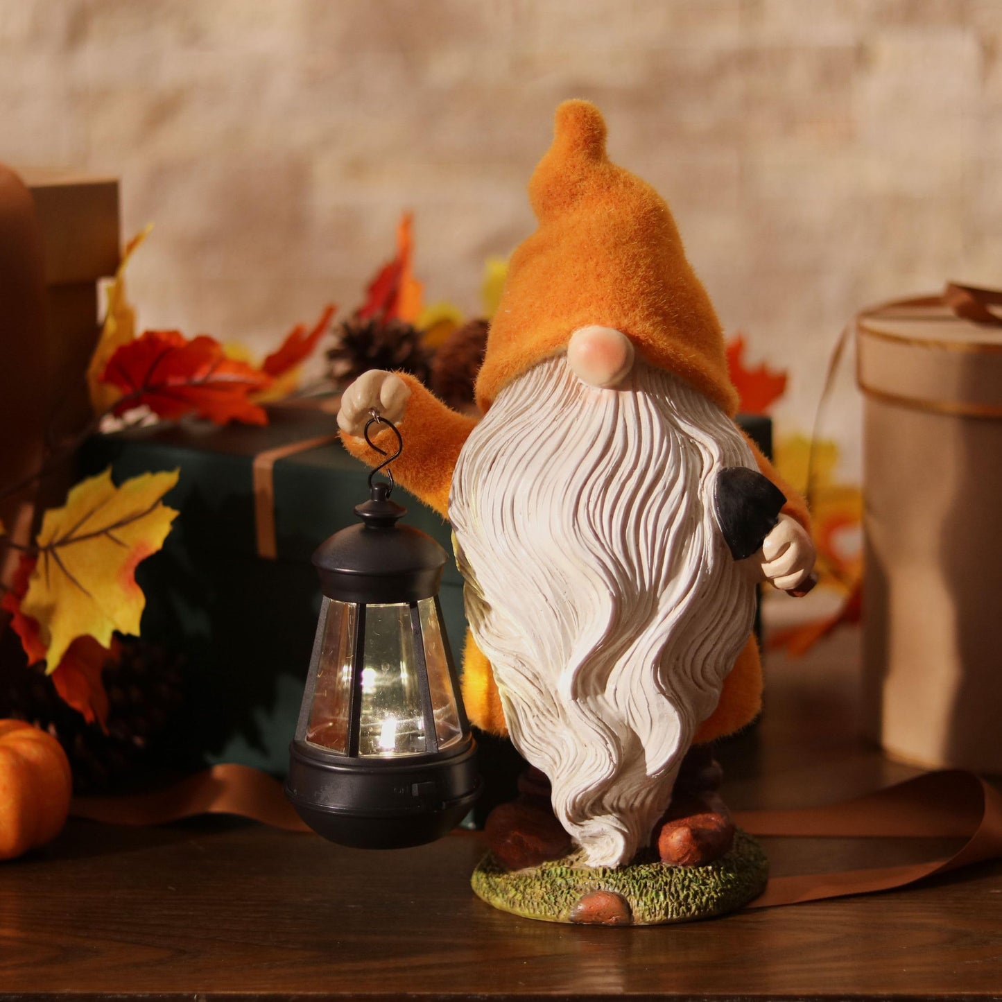 TERESA'S COLLECTIONS Fall Decor, Fall Gnome Decor, Autumn Garden Gnomes Holding Lantern with Solar Lights,Waterproof Resin Fall Decor Outdoor, Fall Gifts Outdoor/Indoor,8"