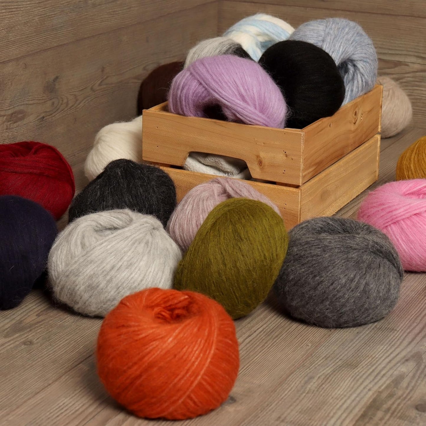 Pullu - Baby Alpaca Merino Wool Yarn Set of 3 Skeins (150 Grams) Worsted Weight - Sourced Directly from Peru - Heavenly Soft and Perfect for Knitting and Crocheting (Black)