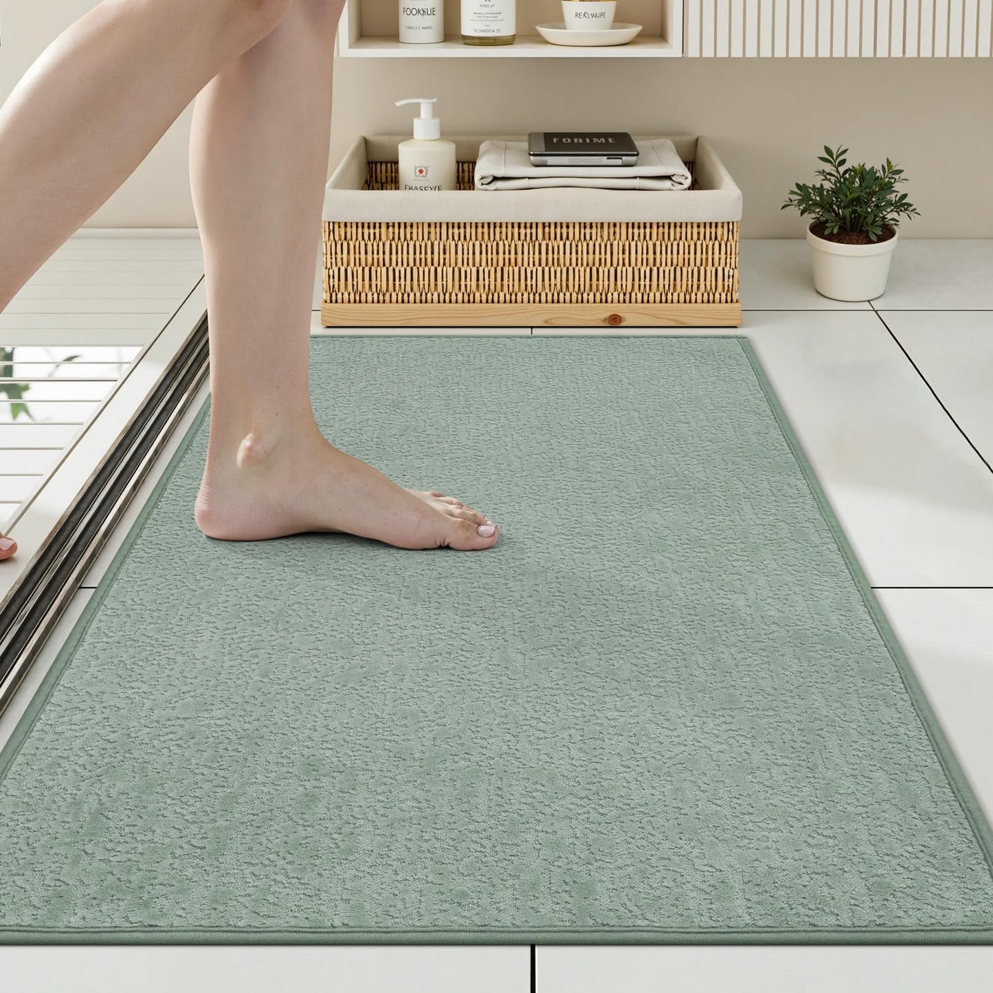 Uphome Bath Mat,Ultra Thin Bathroom Rugs,Rubber Bath Mats for Bathroom,No Slip Bath Rugs,Quick Dry,Machine Washable,Low Pile,Absorbent,for Bath Sink Tub Shower,Green,20x30 Inch