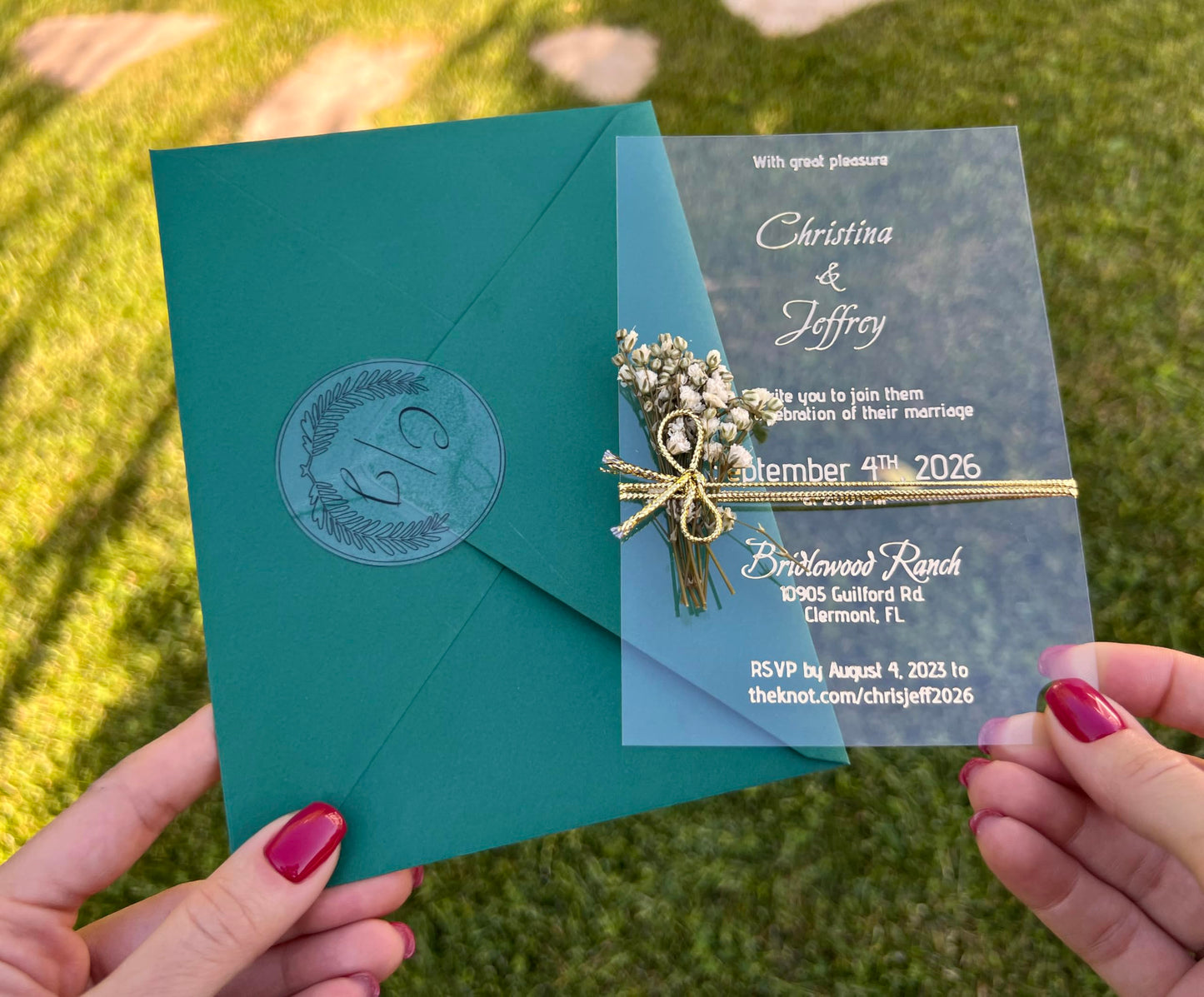 Set of Acrylic Wedding Invitations with Vellum Jacket - Gold Foil Wedding Invitation - Flower Twined Clear Invitations with Envelopes & Stickers