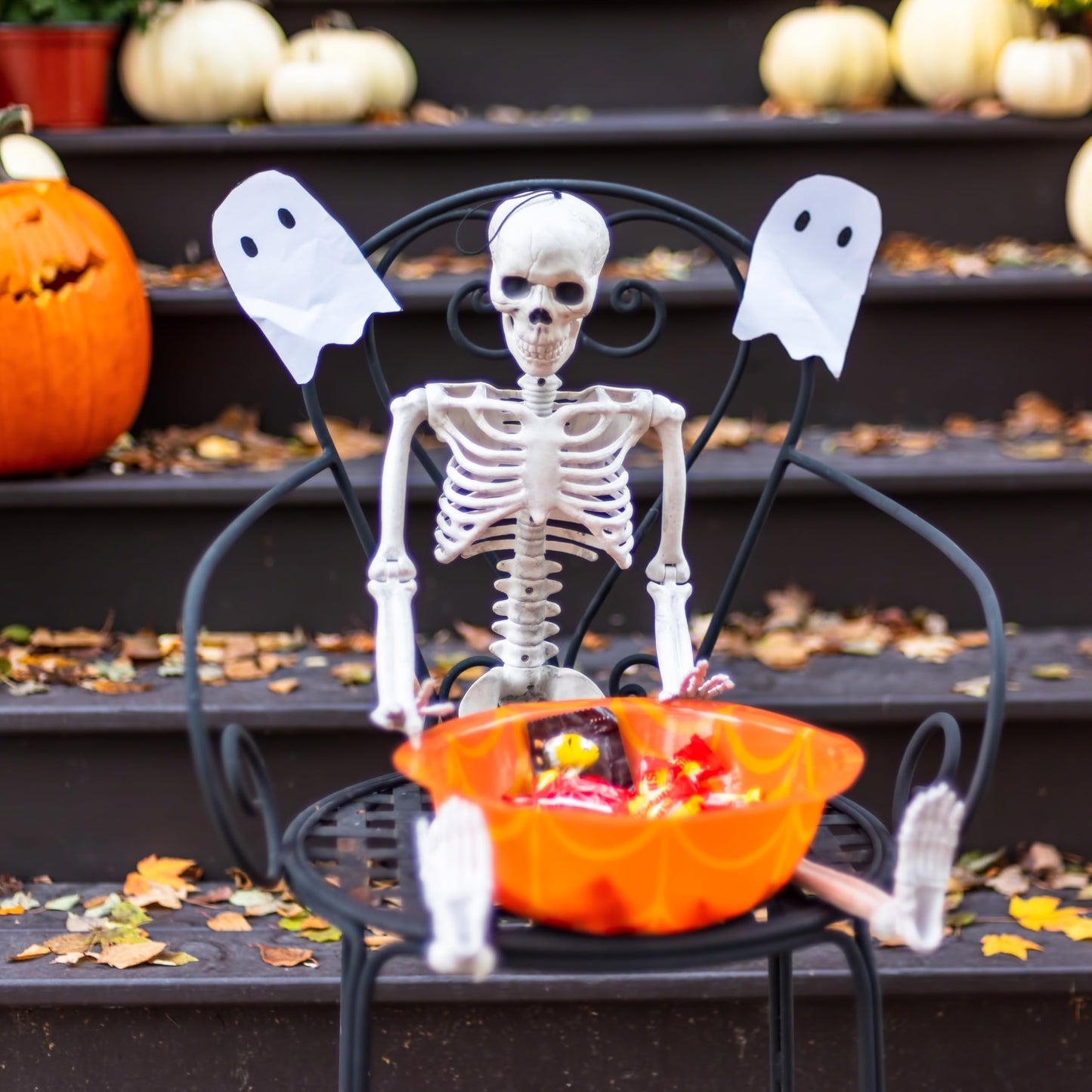 Daricano Halloween Decoration Outdoor Skeleton, 16" Plastic Posable Skeleton with Movable Joints, Small Hanging Skeletons for Halloween Decor, Haunted House Graveyard Props