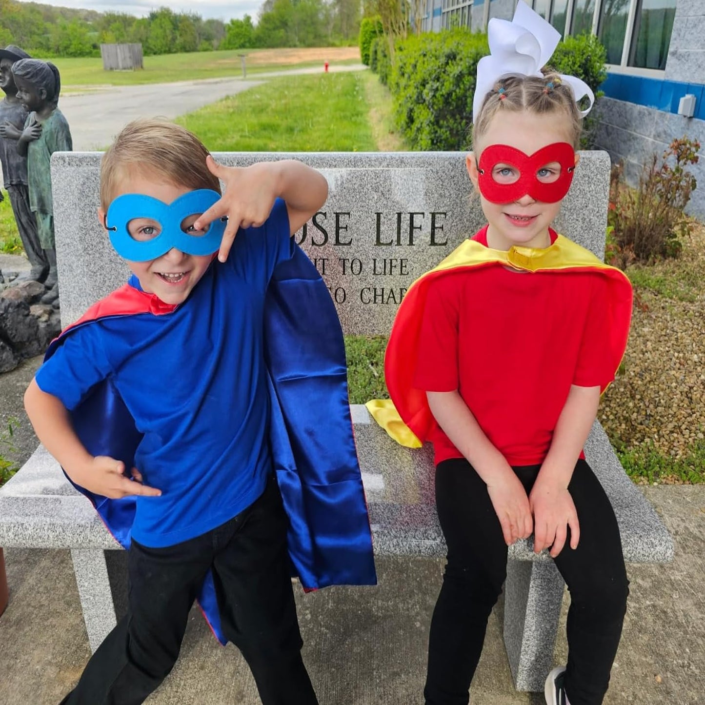 Dajiahao Superhero Kids Capes and Masks - Halloween Costume Cape Party Dress Up Toys Capes 4-10 Year for boys birthday party Gifts(Purple)