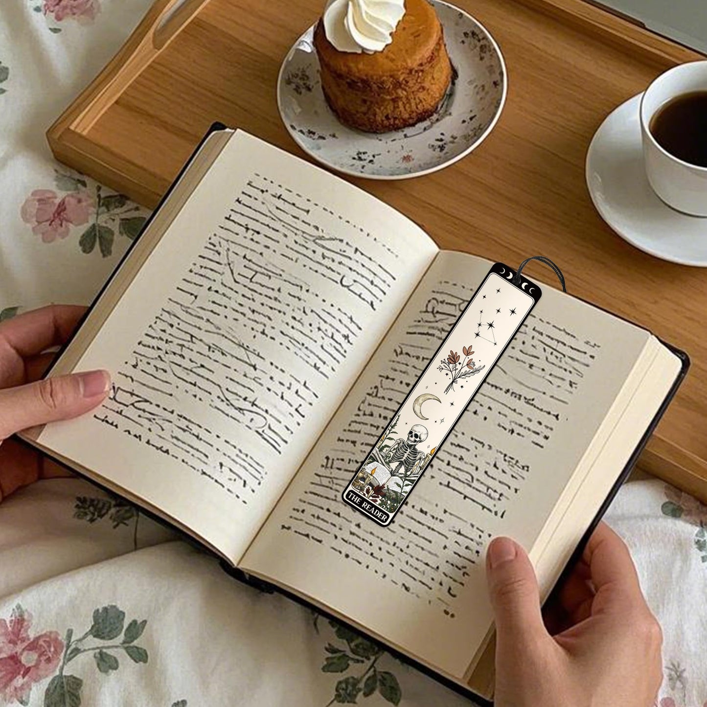 Gothic Skull Bookmark Gifts: Skeleton Romance Metal Book Marks for Reading Women, Horror Page Marker Clips with Tassel, Bookish Gift with Box for Readers Women Students School Office Supplies
