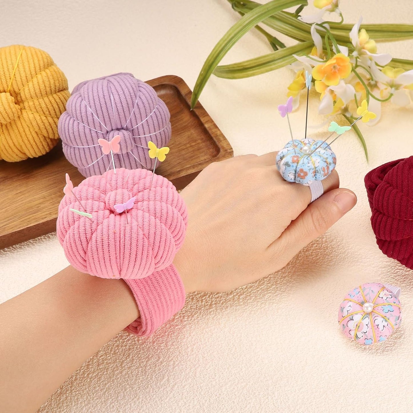 HARFINGTON Wrist Pin Cushions, Sewing Needle Pin Cushion Adjustable Strap with Elastic Strap Finger Ring Pincushions Fit All Wrist Sizes for Sewing Quilting Needlework DIY Crafts, Purple/Pink