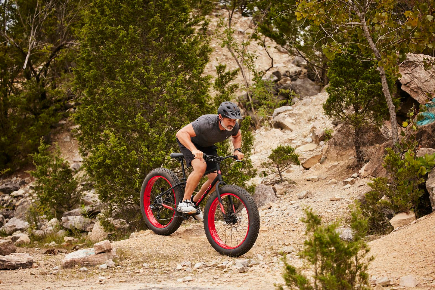 Huffy Maunga Mens Fat Tire Bike, 4-Inch Knobby Tires, Off-Road Mountain Bike, Dual Disc Brakes, Steel Frame, 7-Speed Shimano Twist Shifting