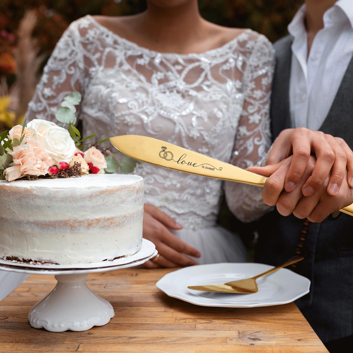 iooiluxry Gold Wedding Cake Knife and Server Set, Mr and Mrs Champagne Flutes Glasses with Cake Cutting Set for Wedding Bridal Shower Gifts