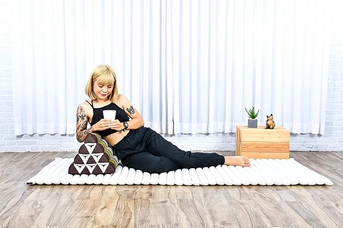 Leewadee Triangle Cushion – Comfortable Backrest for TV or Reading, Incline Pillow for Relaxing Made of Kapok, 20 x 13 x 13 inches, Brown Green