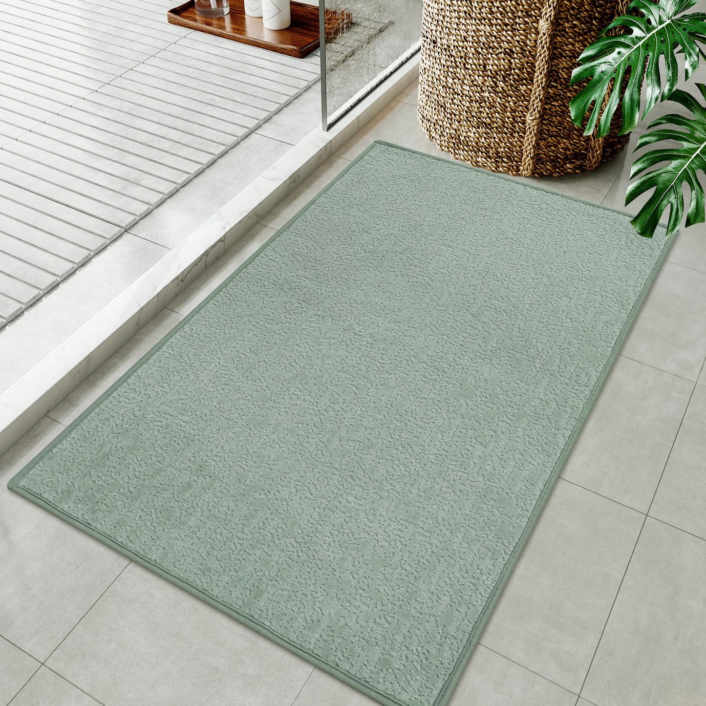 Uphome Bath Mat,Ultra Thin Bathroom Rugs,Rubber Bath Mats for Bathroom,No Slip Bath Rugs,Quick Dry,Machine Washable,Low Pile,Absorbent,for Bath Sink Tub Shower,Green,20x30 Inch