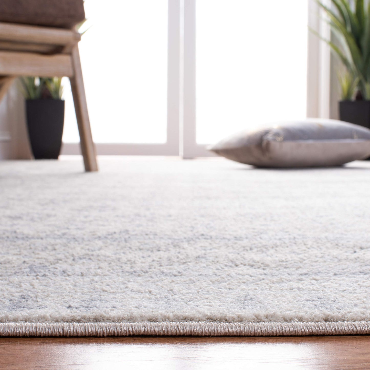 SAFAVIEH Brentwood Collection Runner Rug - 2' x 12', Ivory & Grey, Traditional Oriental Distressed Design, Non-Shedding & Easy Care, Ideal for High Traffic Areas in Living Room, Bedroom (BNT899B)
