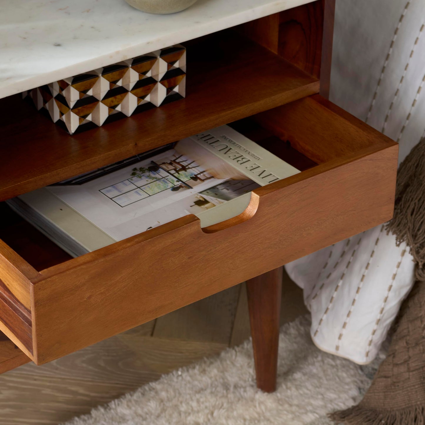 SAFAVIEH Home Collection - Alexi 2-Drawer Nightstand Table with White Marble Top, Brown Mid-Century Bedside Storage, Fully Assembled (NST3701A)