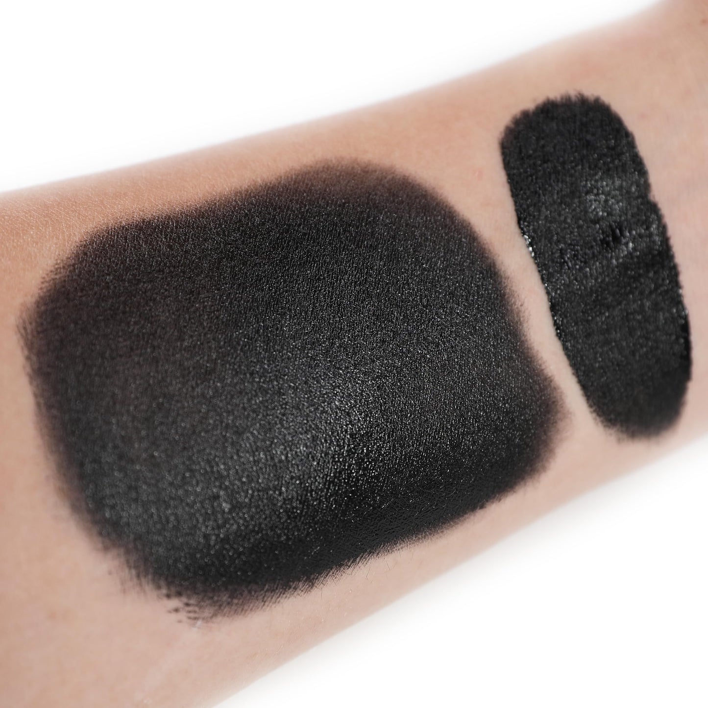 IS'MINE Black Liquid Foundation Makeup, Matte Flawless Finish Foundation, Vegan & Cruelty-Free (1.05 Fl Oz, 042)