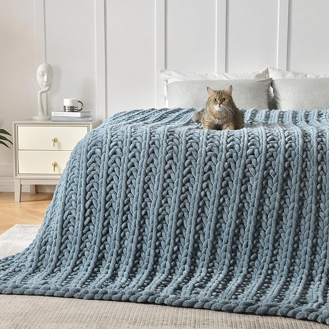 Maetoow Handmade 10 lb Soft Knitted Weighted Blanket, 40 x 60 in Breathable Chunky Knit Gravity Blanket Throw, Home Decor for Sofa Couch Bed, Airy Blue