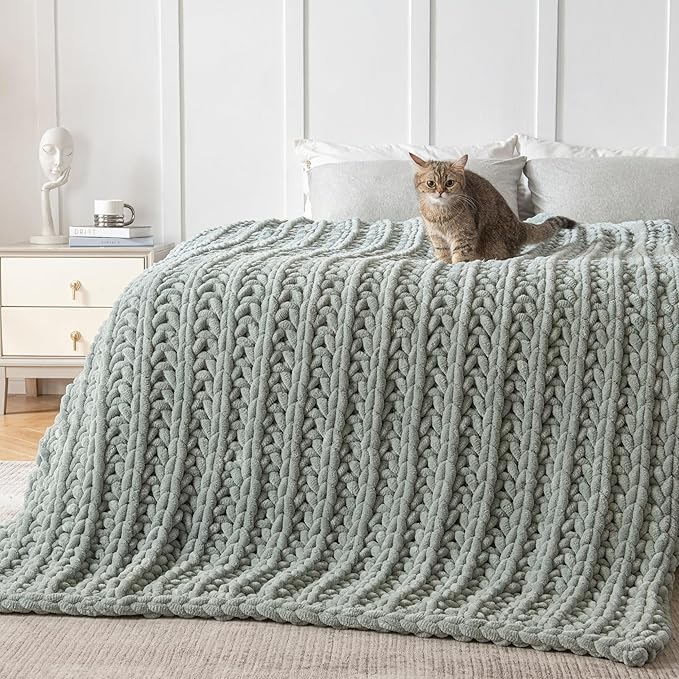 Maetoow Handmade 20 lb Soft Knitted Weighted Blanket, 60 x 80 in Breathable Chunky Knit Gravity Blanket Throw, Home Decor for Sofa Couch Bed, Sage Green