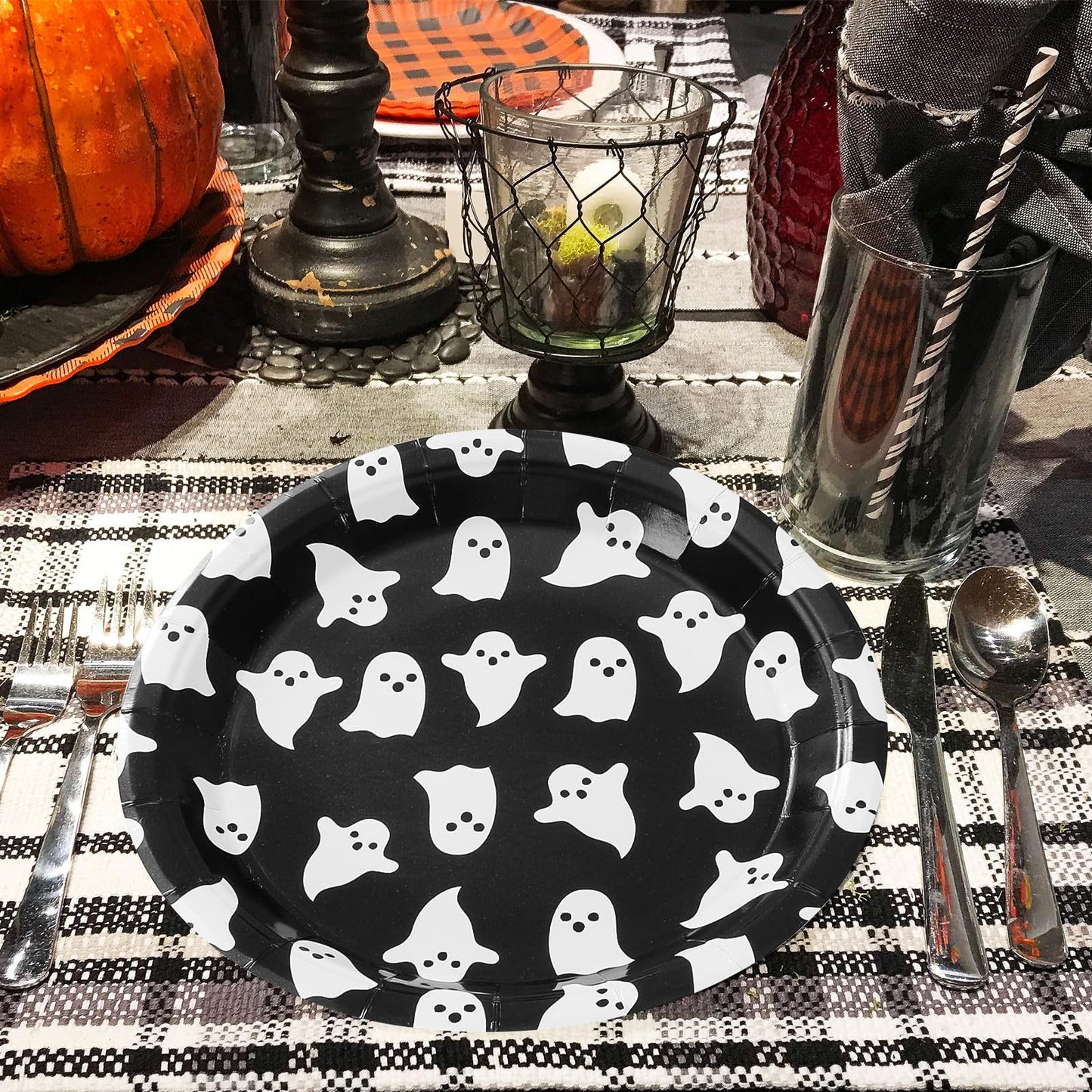 JarThenaAMCS 48Pcs Halloween Paper Plates Ghost Disposable Plates 9 Inch & 7 Inch Decorative Dinner Plates for Trick or Treat Birthday Party Supplies