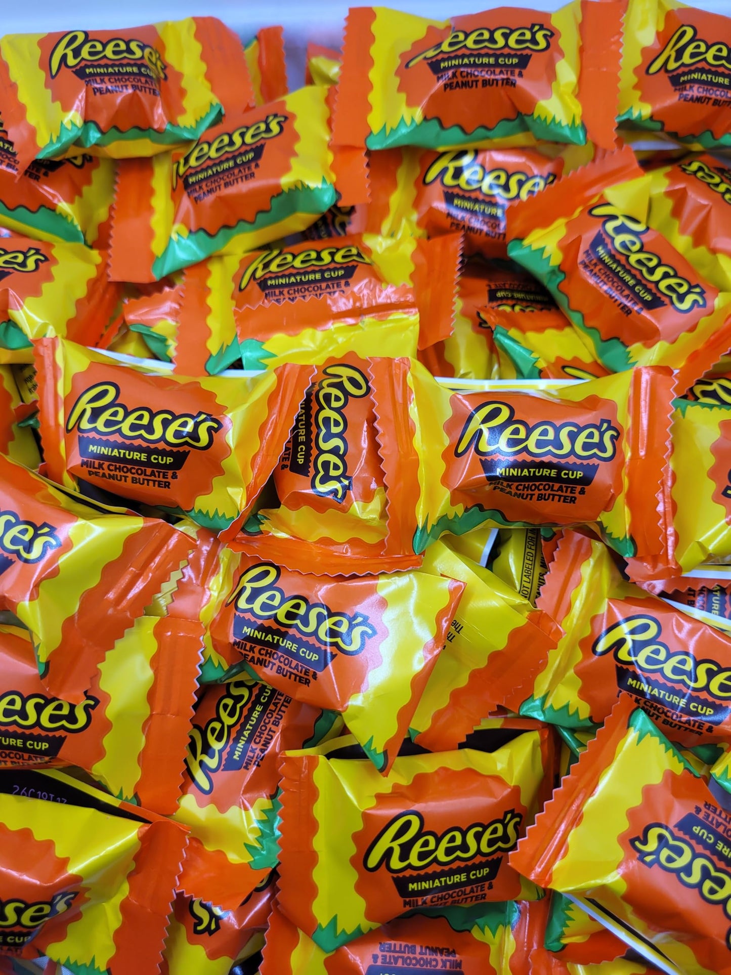 Reese Peanut Butter Cup Miniatures 2 lbs 100 Count – Individually Wrapped Milk Chocolate Candy 2 lb Pounds of Bulk Peanut Butter Chocolate Cups Great for Gift Basket Filler or Any Occasion