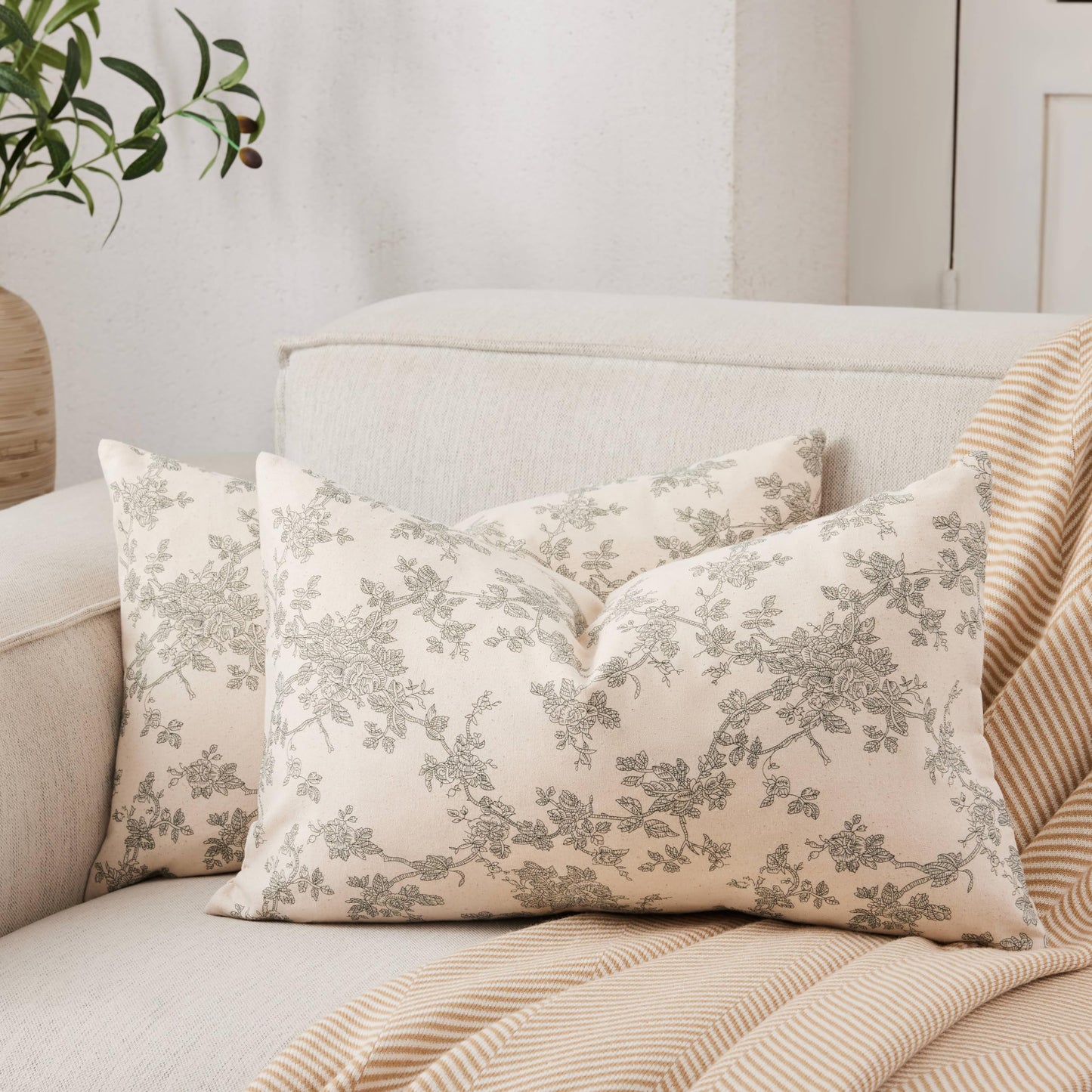 YZJZEDS 100% Cotton French Pastoral Lumbar Throw Pillow Covers Set of 2, 12x20 Inch Green Farmhouse Decorative Cushion Covers for Sofa Bed Living Room Home Decor
