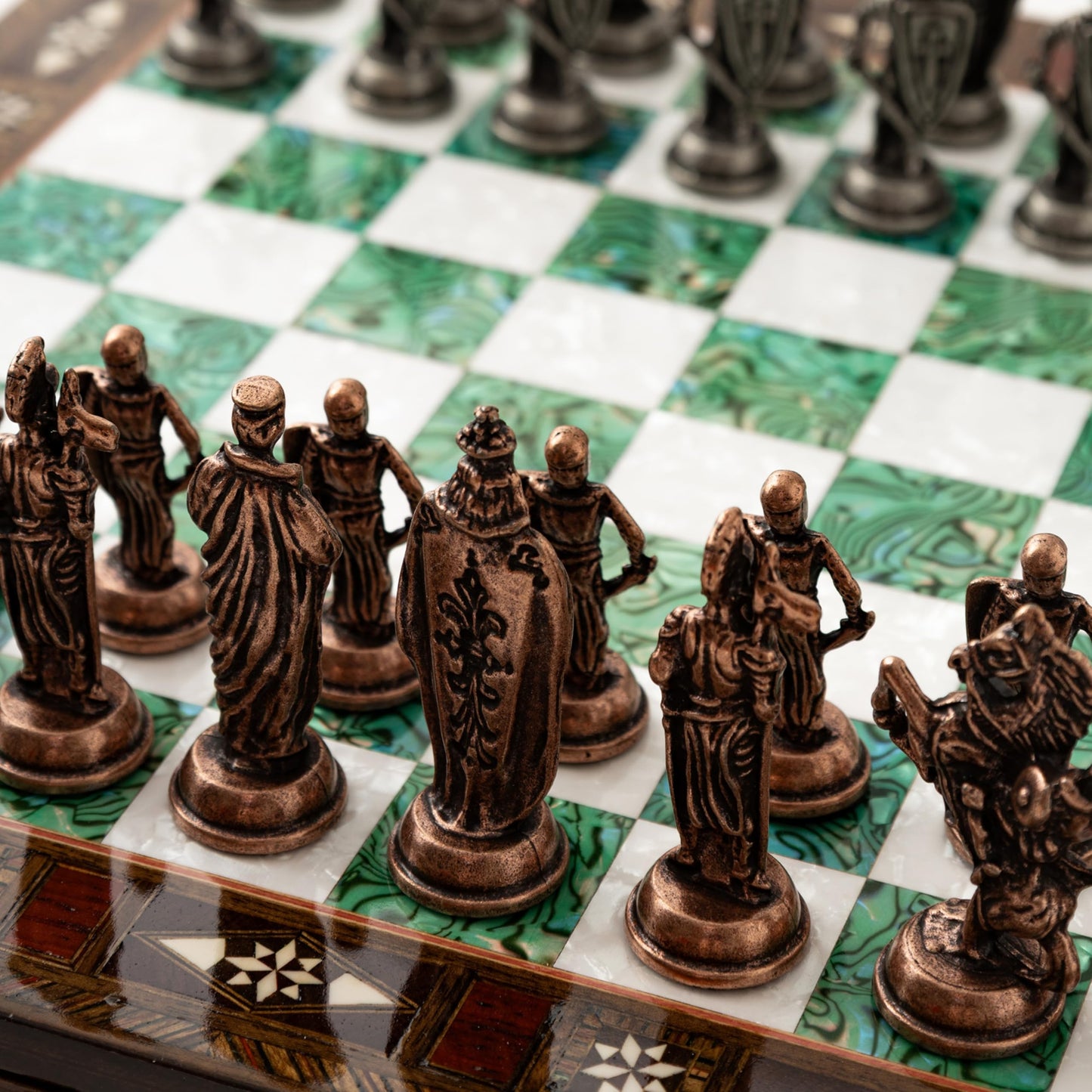 Luxury Handmade Wooden Chess Set with Metal Pieces – 12.2'' Decorative Storage Chess Board – British Themed Chess Pieces for Christmas, Birthday (Green)