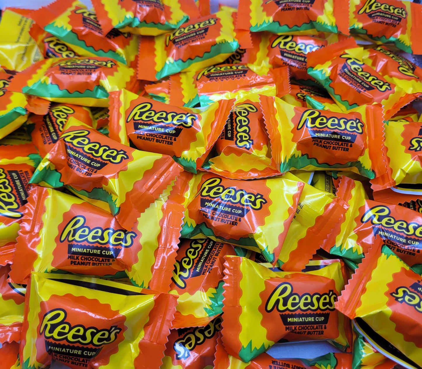 Reese Peanut Butter Cup Miniatures 2 lbs 100 Count – Individually Wrapped Milk Chocolate Candy 2 lb Pounds of Bulk Peanut Butter Chocolate Cups Great for Gift Basket Filler or Any Occasion
