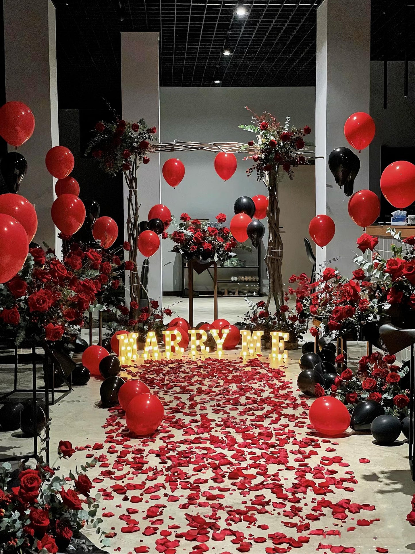 Red and Black Balloon Arch Kit, 114PCS Red and Black Balloons, 4 Sizes Black Red Balloons for Casino Theme New Year Birthday Party Decorations