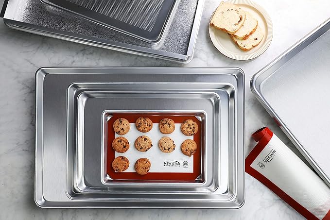 New Star Foodservice 36633 Commercial Grade Silicone Baking Mat Non-Stick Pan Liner, 8 x 12 Inch (Quarter Size)