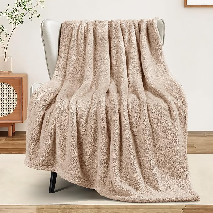 Exclusivo Mezcla Soft Fleece Throw Blanket for Couch, Super Soft Velvet Plush Fleece Blankets, Fuzzy Cozy and Warm for Win...
