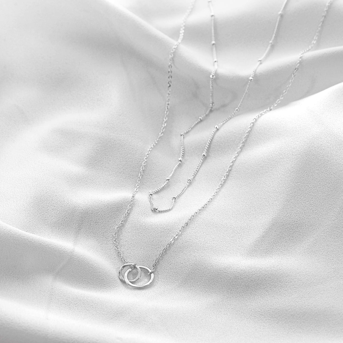 Fettero Layered Necklace Sliver Satellite Chain Choker Interlocking Infinity Hammered Circle Pendant Platinum Plated Dainty Simp