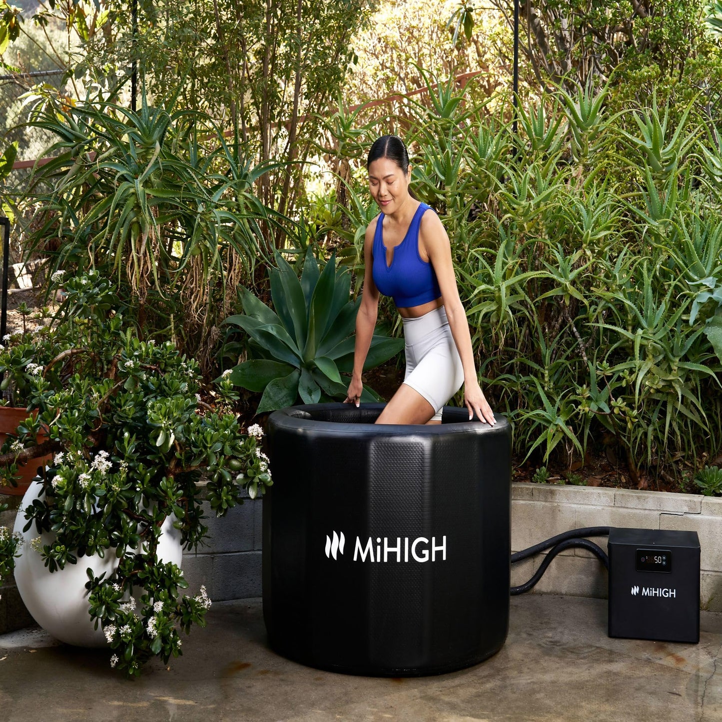 MiHIGH Cold Plunge Tub for Athletes – Freestanding Ice Bath for Recovery, Portable Insulated Double-Walled PVC Ice Barrel with Lid, 92 Gallons, Inflatable Plunge Pool for Indoor Outdoor Use, Black