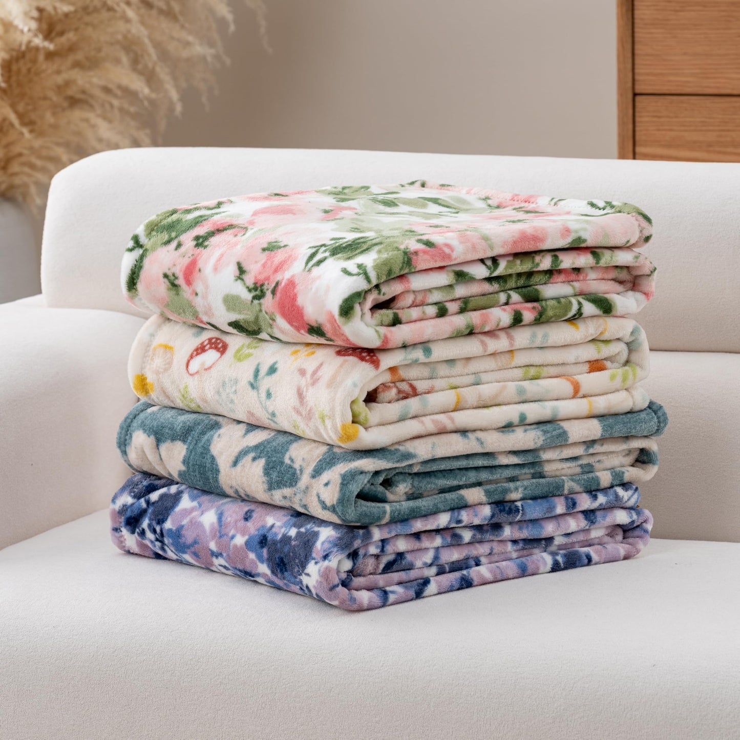 Sushing Luxury Printed Fleece Warm Throw Blanket, Soft Lightweight Velvety Plush Throw for Couch and Bed, Cozy Comfy for All Seasons(Blue Floral Silhouette, 50×70 Inches)