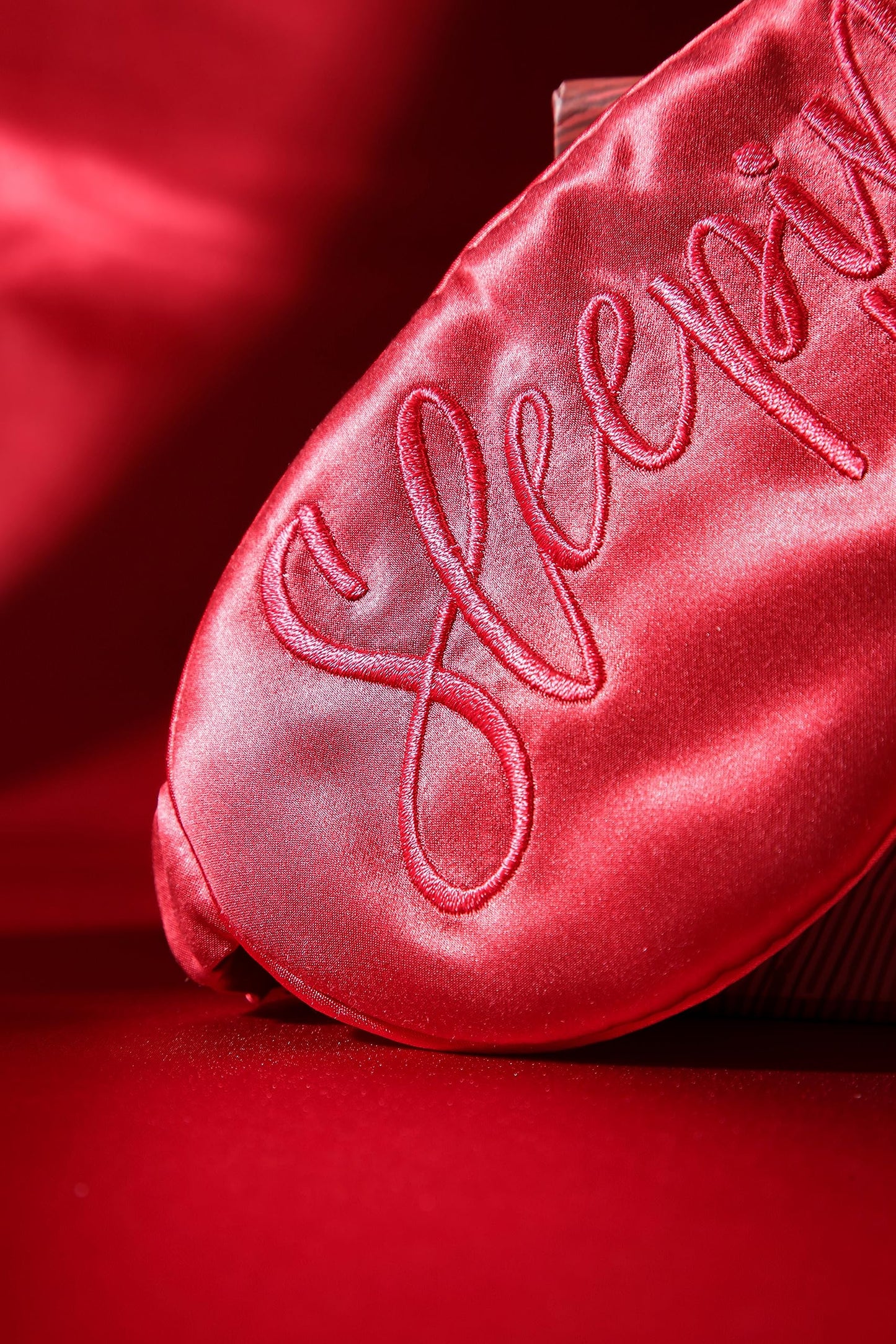 ESNA HOME Luxury Silk Sleep Mask Gift Set | 22-Momme Mulberry Silk Eye Mask | Ultra Comfort | Perfect Present for Her | Luxury Christmas for Women（Sleeping Beauty）