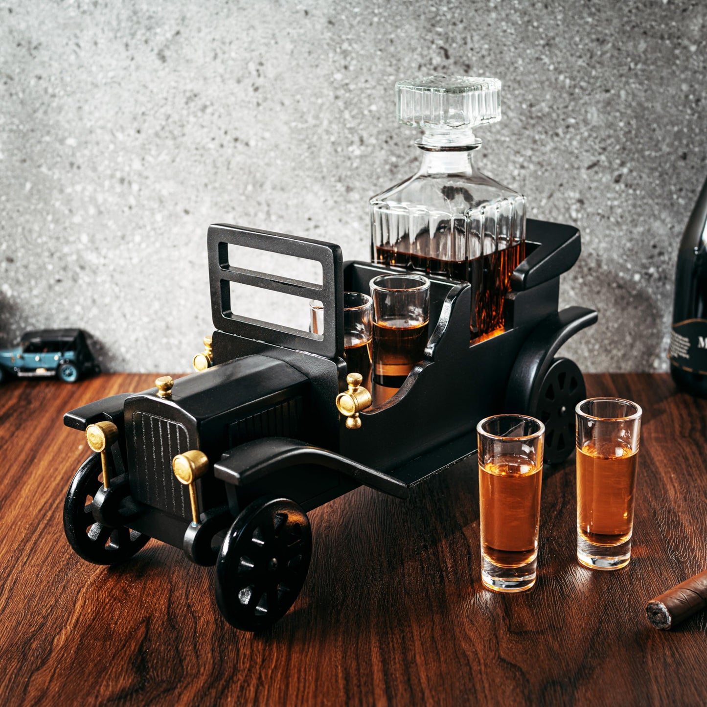 Vintage Car Decanter Set, Large Bar Centerpiece - 750ml Decanter + 4 Shot Glasses, Whiskey Gifts for Men, Dad, Birthday, Limited Edition, Great Bar Gift - Elevate Your Drinking Experience