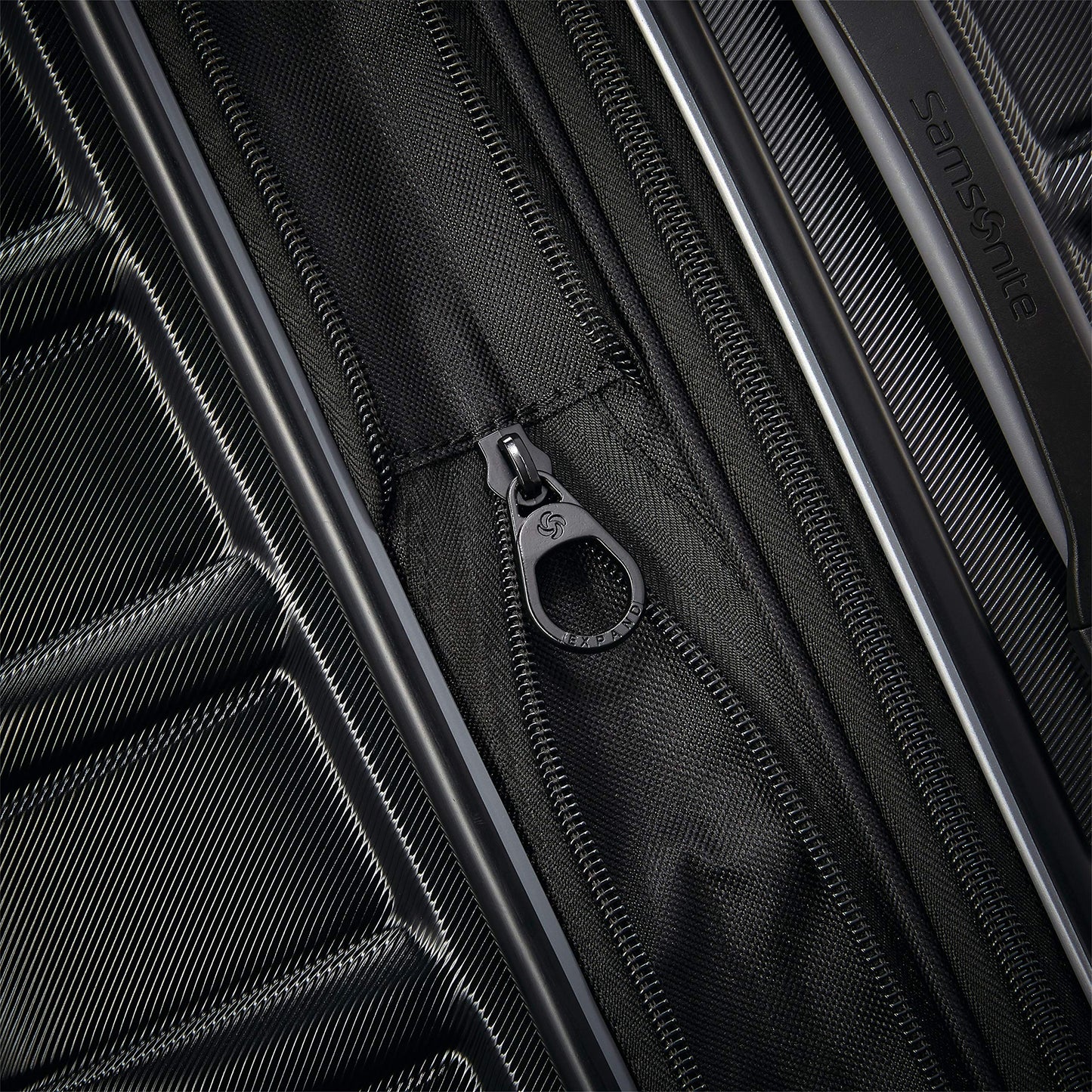 Samsonite Omni 2 24-Inch Medium Checked Hardside Luggage with 360° Spinner Wheels - Scratch Resistant Hardshell - TSA Lock - Expandable Polycarbonate Shell for Lightweight Travel - Midnight Black