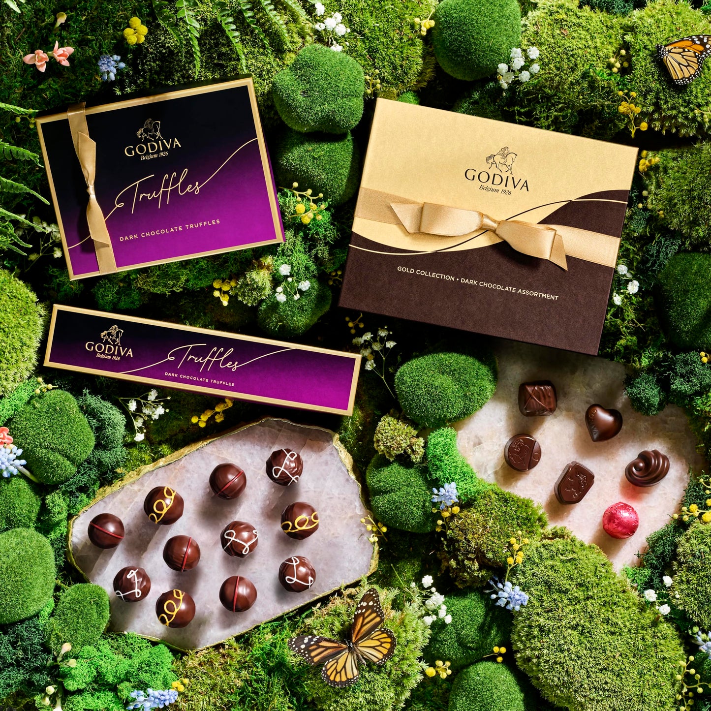 Godiva Chocolatier Gourmet Chocolate Gift Box – 18-Piece Assorted Chocolates for Birthday, Anniversary, Congratulations,– Dark Chocolate Candy Assortment with Praline, Caramel, Ganache