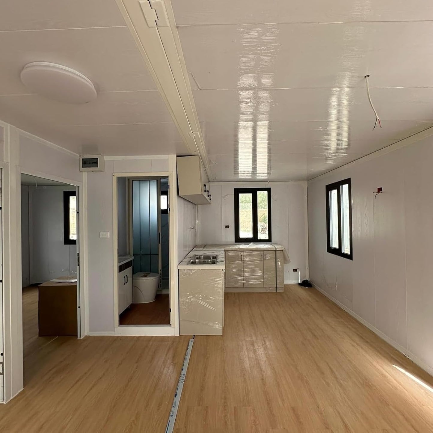 Tiny Home for Sale，20Ft 40FT Prefabricated House for Living Expandable Container House for 2 3 Bedrooms and 1 Fully Equipped Kitchen & Bathroom Modular Portable Design for Off-Grid Living